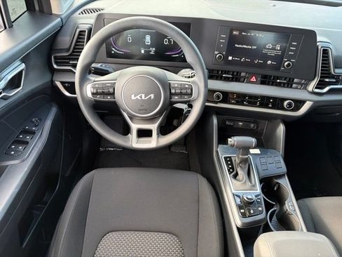 Used 2025 Kia Sportage LX FWD image 16