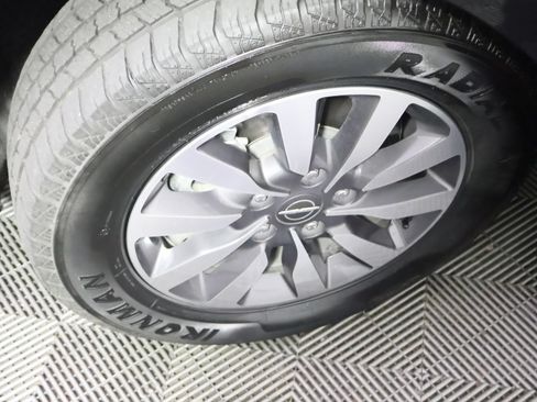 Used 2023 Chrysler Pacifica Touring-L FWD image 19