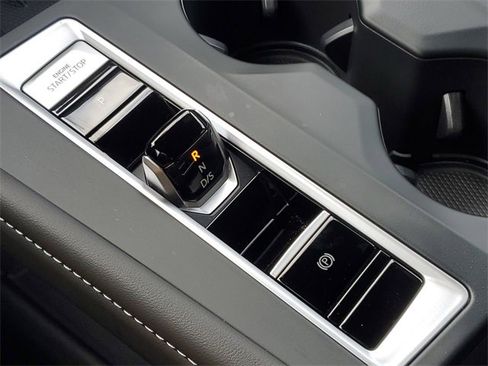 Certified 2025 Volkswagen Atlas Cross Sport SE image 31