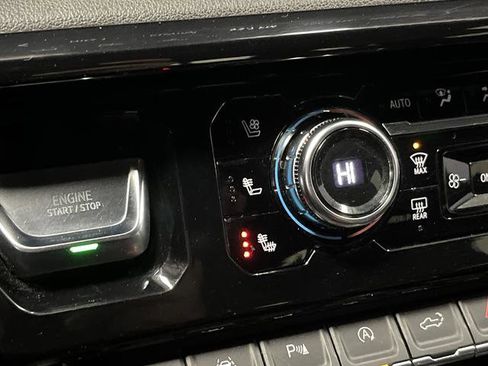 Used 2023 GMC Sierra 1500 AT4 w/ AT4 Premium Package image 9