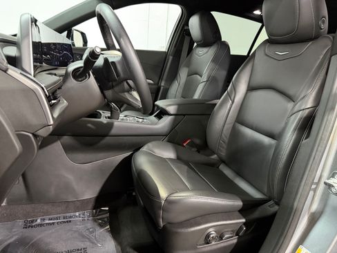 Used 2024 Cadillac XT4 Premium Luxury FWD image 5