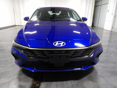 Used 2025 Hyundai Elantra SEL FWD image 2