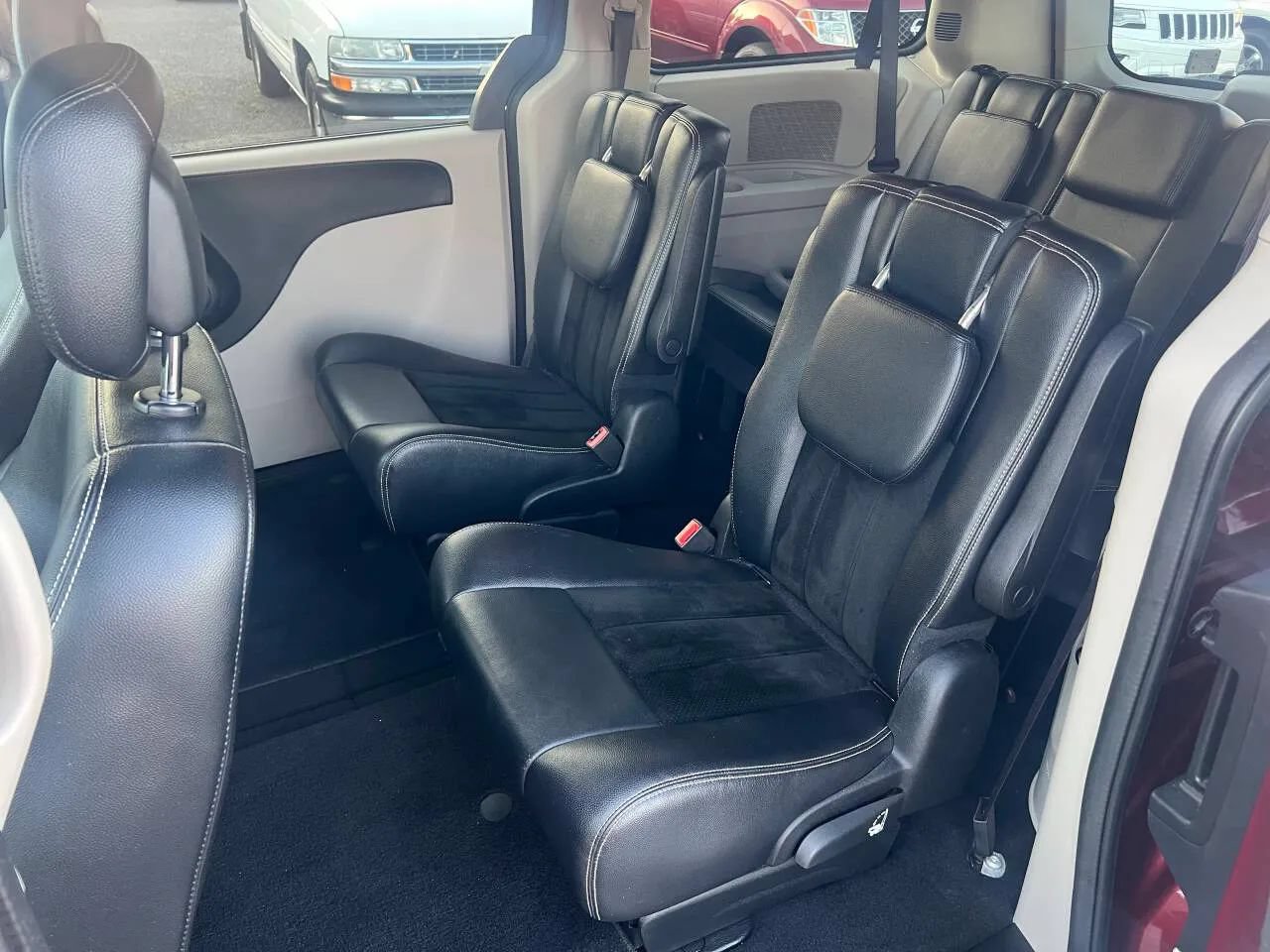 Used 2017 Dodge Grand Caravan SXT FWD image 13