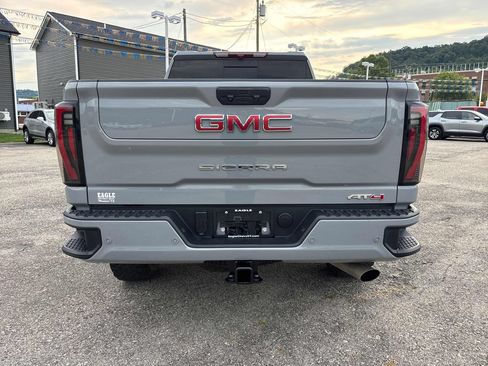 Used 2025 GMC Sierra 2500 AT4 AWD/4WD image 3