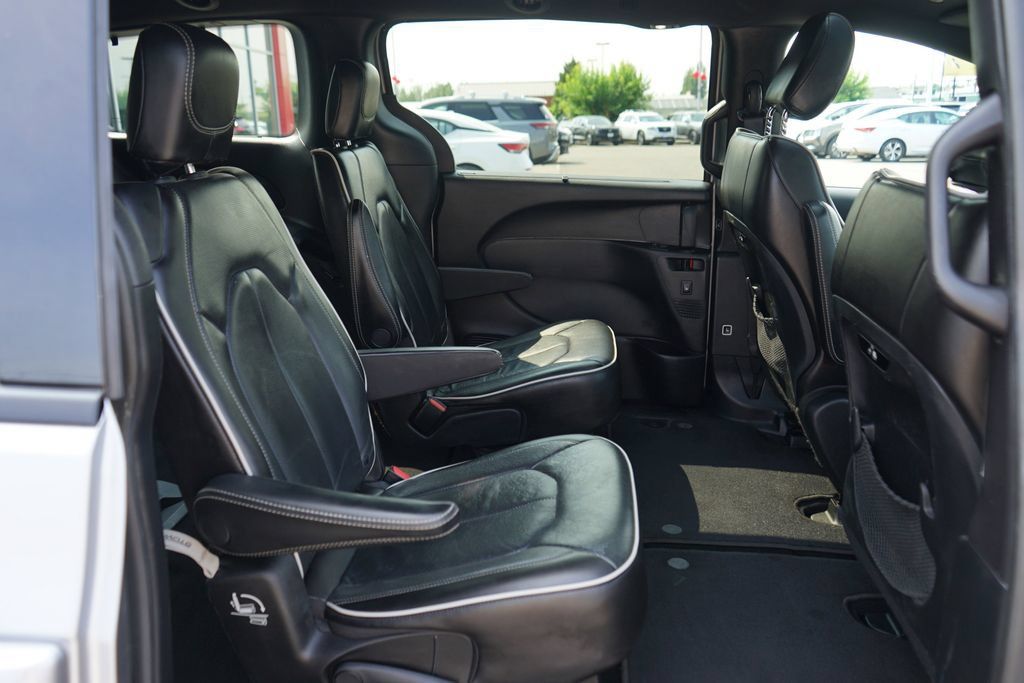 Used 2021 Chrysler Pacifica Limited w/ S Appearance Package AWD/4WD image 31