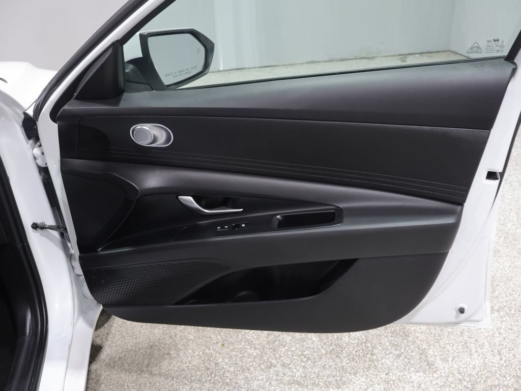 Used 2026 Hyundai Elantra Hybrid FWD image 23