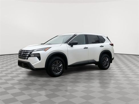 Certified 2025 Nissan Rogue S image 5