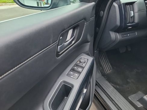 Used 2024 Nissan Pathfinder SV FWD image 12