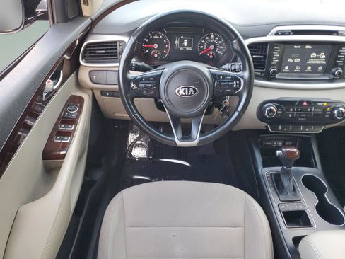 Used 2018 Kia Sorento LX image 14