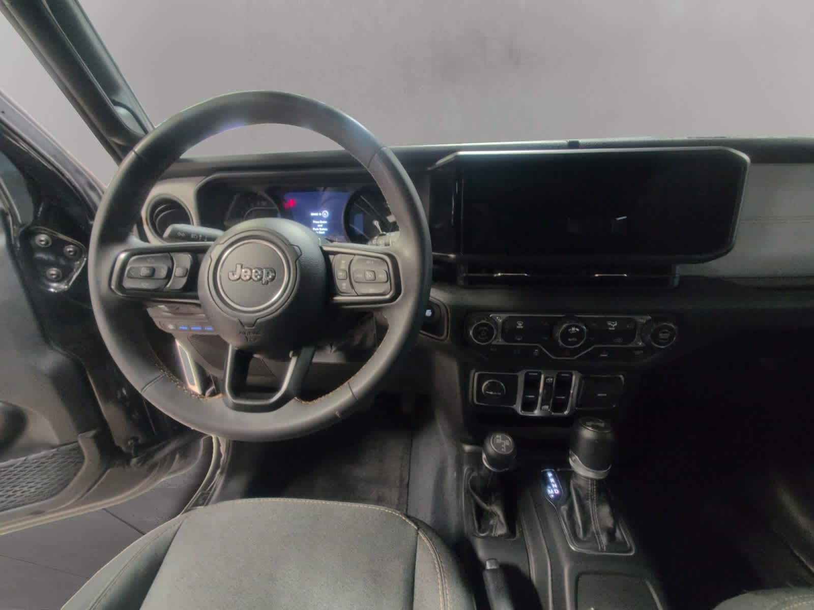 Used 2024 Jeep Wrangler Unlimited AWD/4WD image 10