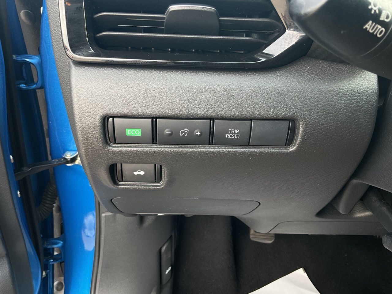 Used 2025 Nissan Sentra SV FWD image 19