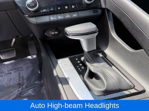 Certified 2024 Hyundai Elantra SEL FWD image 15