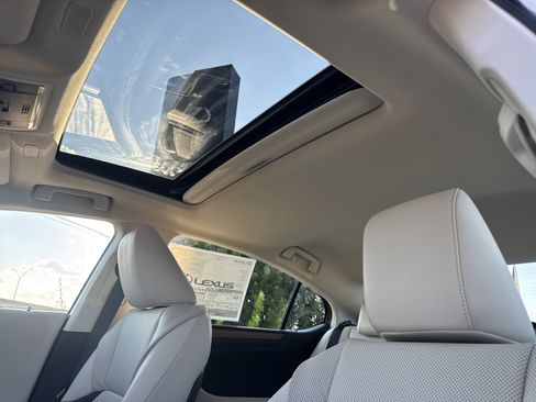 New 2025 Lexus ES 300h w/ Premium Package image 18