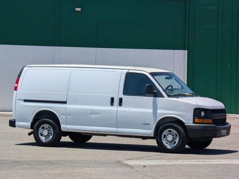Used 2005 Chevrolet Express 2500 RWD image 1