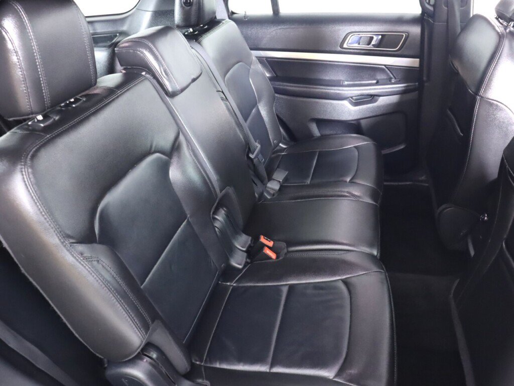 Used 2018 Ford Explorer XLT w/ Equipment Group 202A AWD/4WD image 43