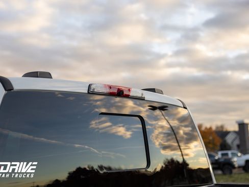 Used 2022 Ford F350 Platinum w/ FX4 Off-Road Package image 17