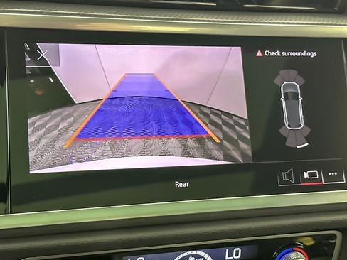 Used 2025 Audi Q3 2.0T Premium image 18