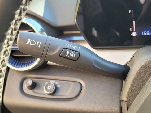 Used 2025 Chevrolet Trax LT w/ LT Convenience Package image 16