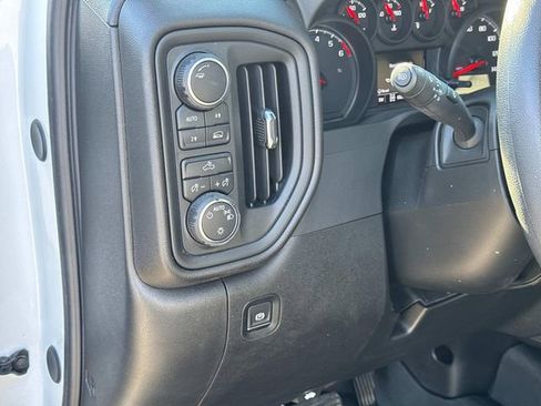 Certified 2025 Chevrolet Silverado 1500 Custom image 29