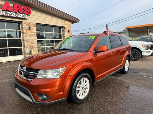 Used 2013 Dodge Journey SXT FWD image 3