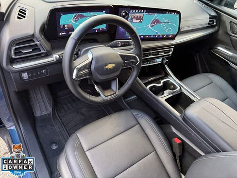 Used 2026 Chevrolet Traverse LT AWD/4WD image 2