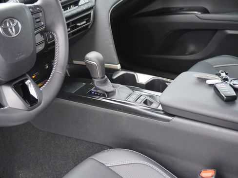 Used 2025 Toyota Camry SE image 20