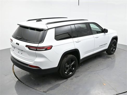 Used 2023 Jeep Grand Cherokee L Laredo image 38