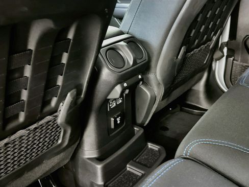 Used 2022 Jeep Wrangler Unlimited Rubicon 4xe AWD/4WD image 28