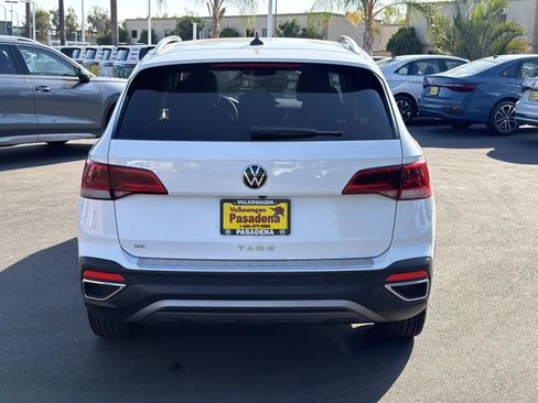 Certified 2023 Volkswagen Taos SE w/ Black Wheel Package FWD image 4