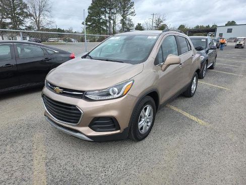 Used 2018 Chevrolet Trax LT w/ LT Convenience Package image 1