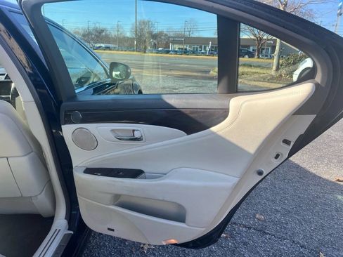 Used 2007 Lexus LS 460 RWD image 18