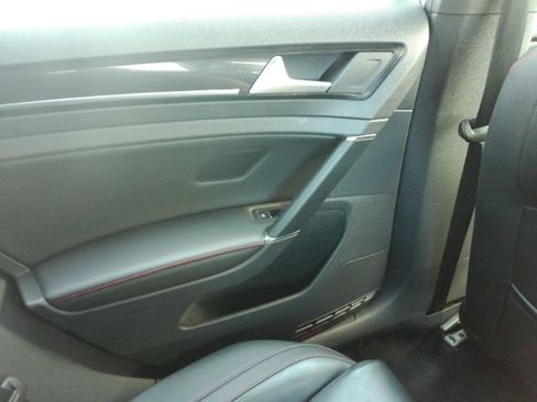 Used 2017 Volkswagen GTI SE FWD image 27