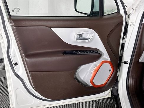 Used 2016 Jeep Renegade Limited w/ Safety & Security Group image 10