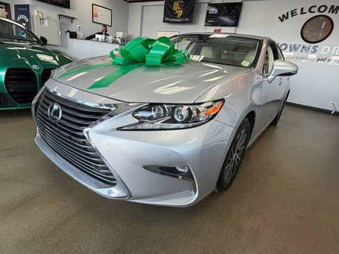 Used 2016 Lexus ES 350 w/ Luxury Package w/Wood Trim image 5