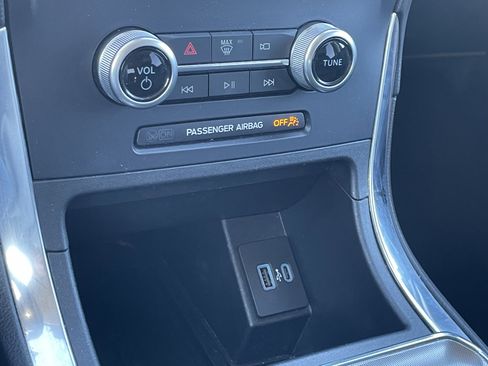 Used 2023 Ford Edge Titanium image 22