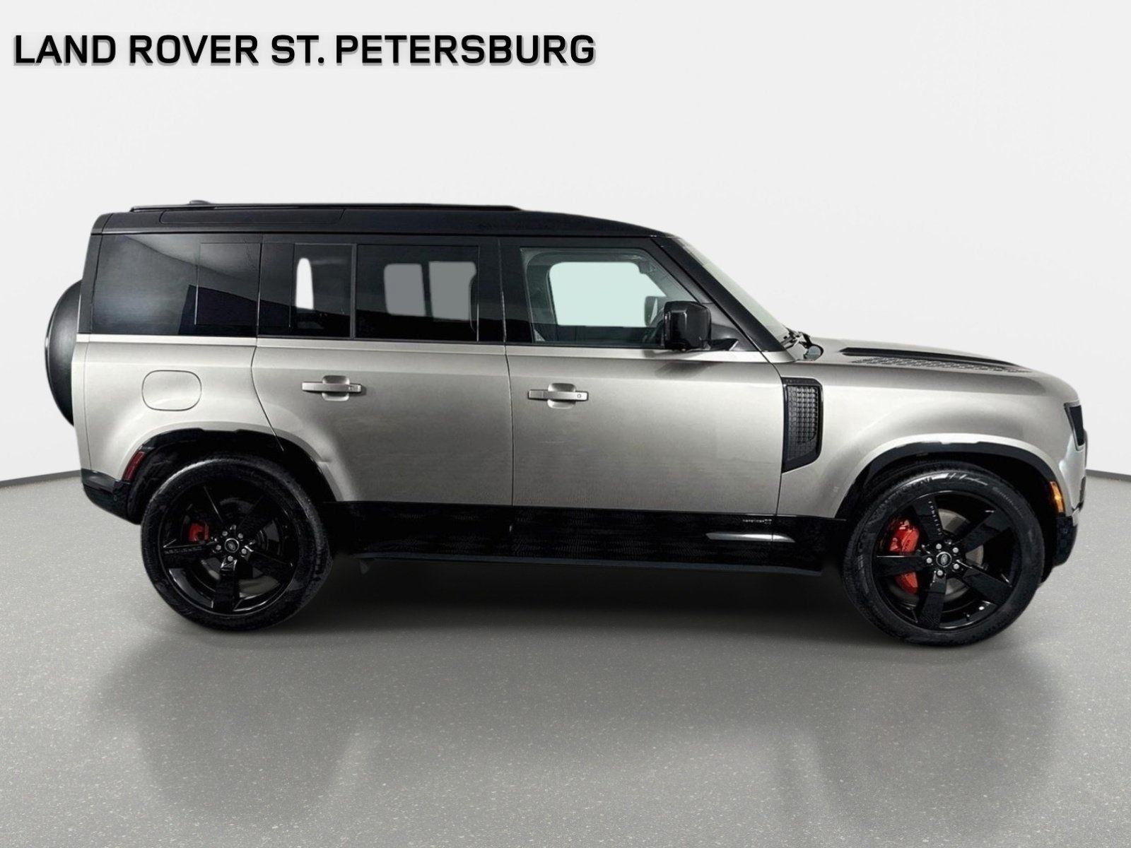 Used 2025 Land Rover Defender 110 X AWD/4WD image 4