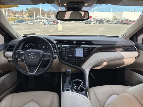 Used 2020 Toyota Camry XLE image 21