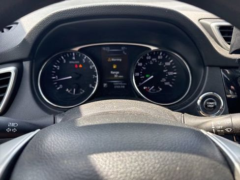 Used 2016 Nissan Rogue SV w/ SV Premium Package AWD/4WD image 10