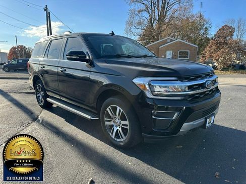 Used 2023 Ford Expedition Limited AWD/4WD image 3