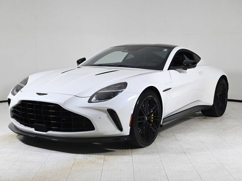Used 2025 Aston Martin V8 Vantage Coupe image 14