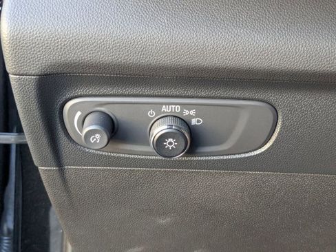 Used 2023 Buick Envision Essence image 11