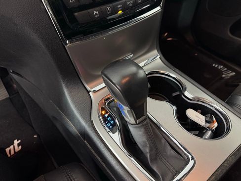 Used 2019 Jeep Grand Cherokee Altitude image 21