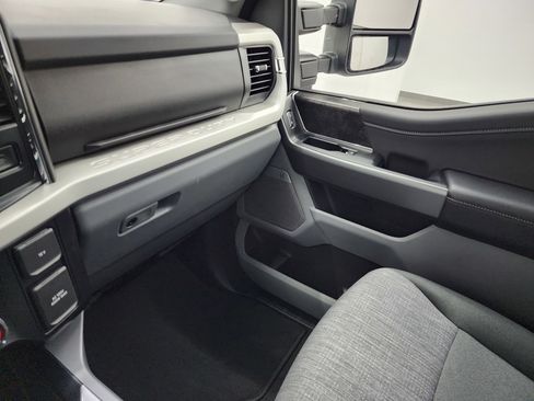 Used 2025 Ford F250 XLT w/ Black Appearance Package image 12