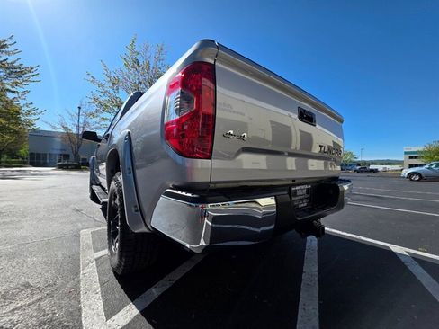 Used 2015 Toyota Tundra SR5 w/ SR5 Upgrade Package AWD/4WD image 12