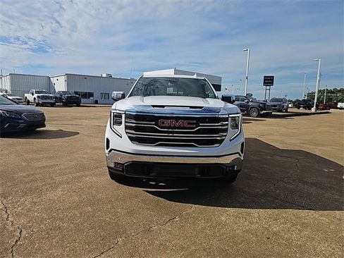 New 2025 GMC Sierra 1500 SLT image 2