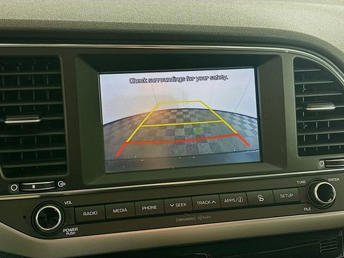 Used 2017 Hyundai Elantra Limited FWD image 22