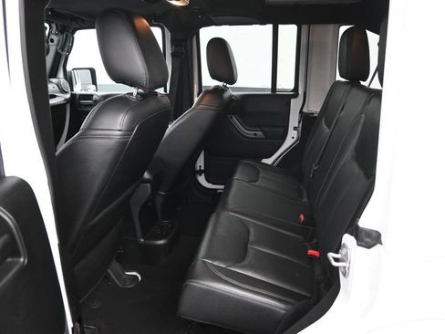 Used 2018 Jeep Wrangler Unlimited Sahara AWD/4WD image 10