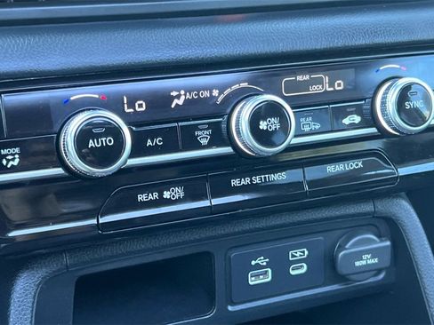 Used 2024 Honda Pilot Touring image 22