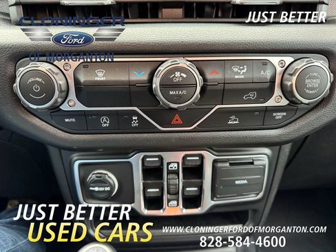 Used 2025 Jeep Wrangler Sport image 25