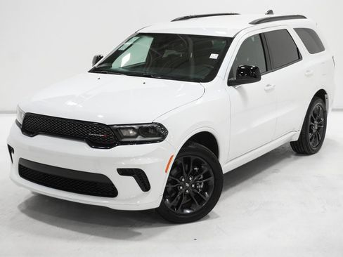 Certified 2024 Dodge Durango SXT w/ SXT Blacktop Group image 2
